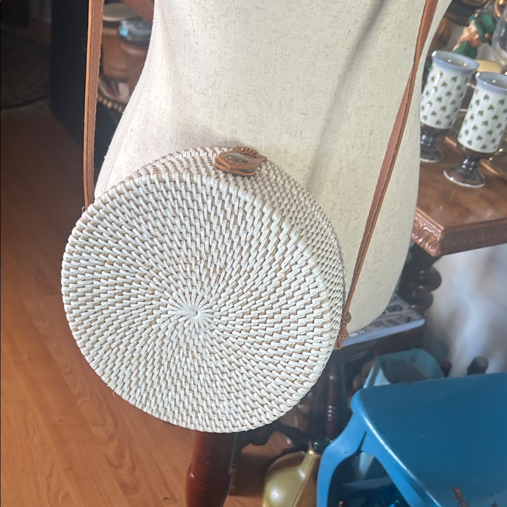 Round Wicker Rattan Butterflies Bag - Picture 7 of 10